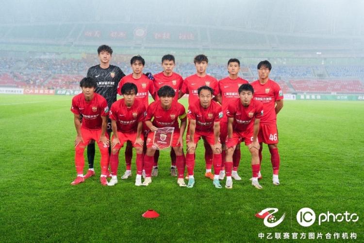 足球报：国少需规避后场传接风险，赵松源是可以信赖的攻击点